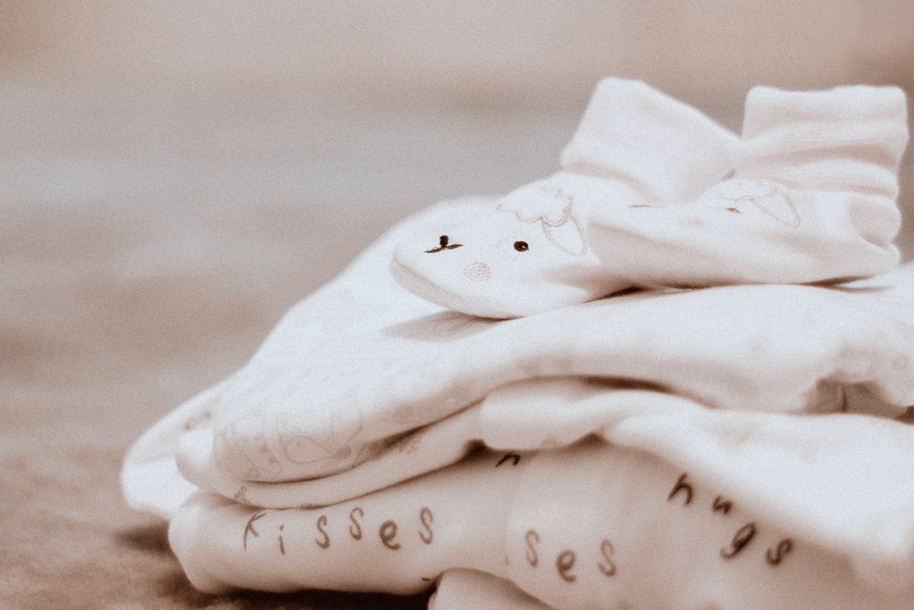 Ekologiczne i wygodne – najlepsze materiały na ubranka dla niemowląt