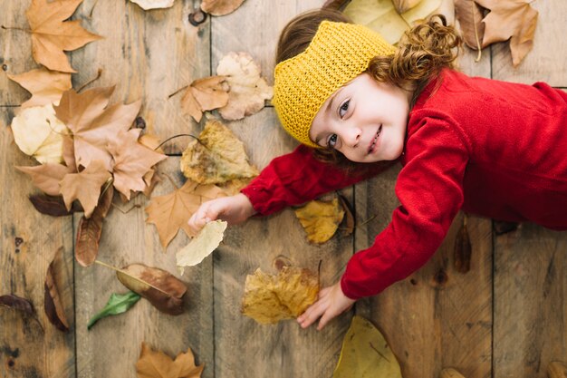 Najmodniejsze wzory i kolory w dziecięcej garderobie tej jesieni