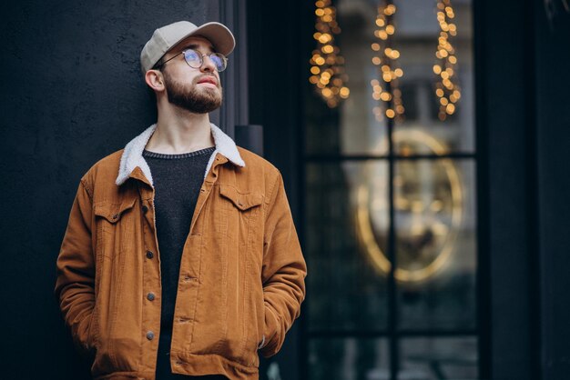 Jakie są najnowsze trendy w modzie męskiej na nadchodzący sezon?