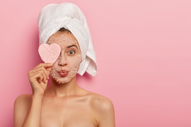 Jak peeling enzymatyczny może zrewolucjonizować Twoją rutynę pielęgnacyjną?