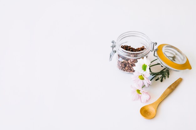 Korzyści zdrowotne kapsułek z adaptogenami: Jak wspierają nasz organizm w codziennym życiu